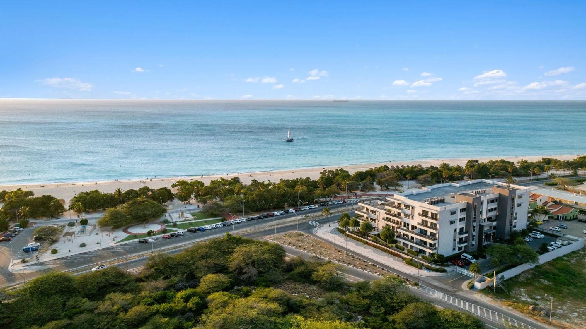 O Condominium Beachfront Residences, By Bocobay Aruba Palm Beach ภายนอก รูปภาพ